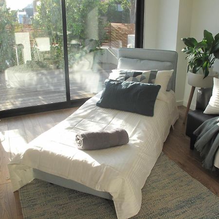 Modern 3 Bedroom Apt With Free Parking, Netflix, Wifi & Welcome Wine By Bnb Pro Melbourne Eksteriør bilde