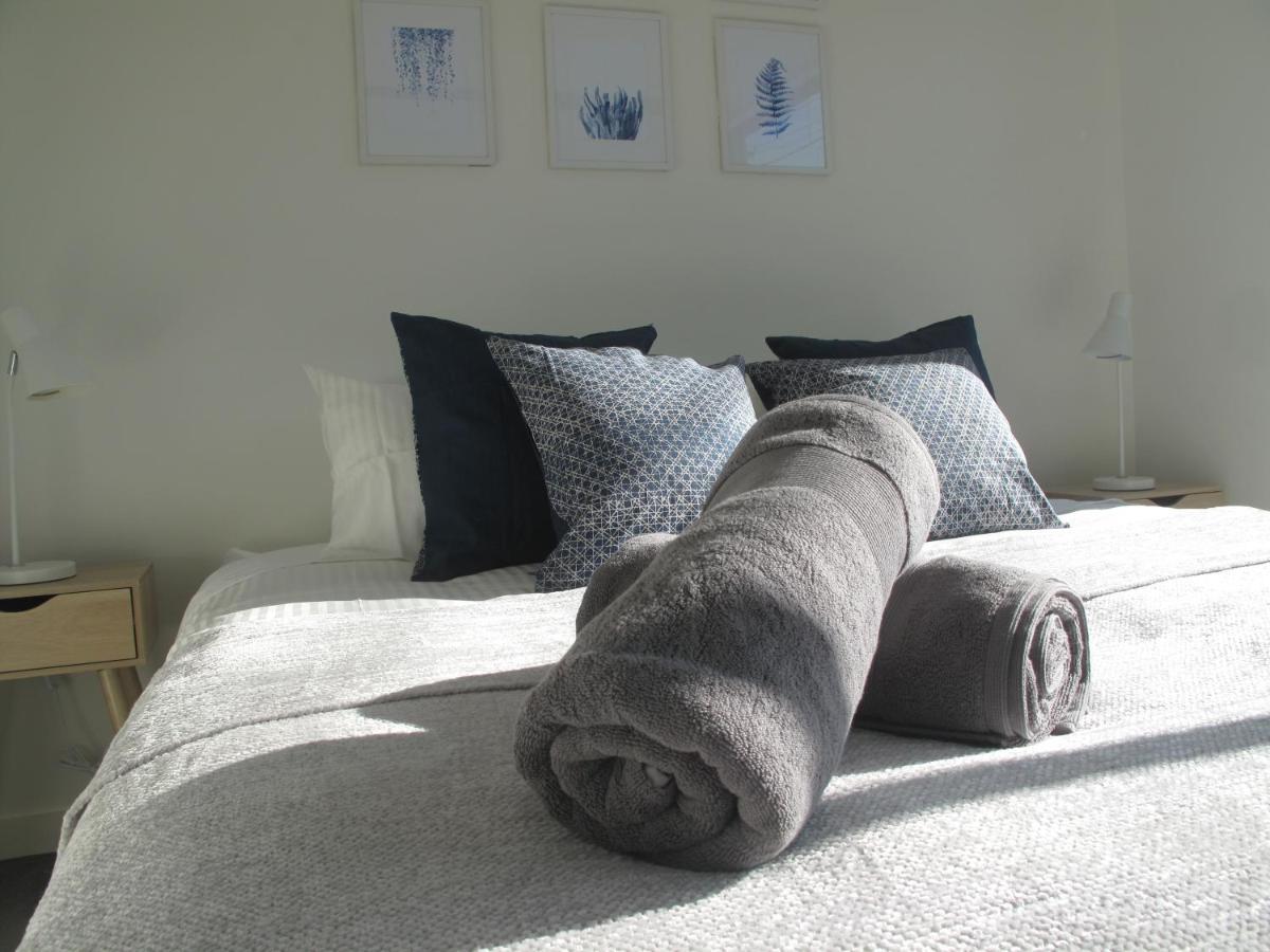 Modern 3 Bedroom Apt With Free Parking, Netflix, Wifi & Welcome Wine By Bnb Pro Melbourne Eksteriør bilde