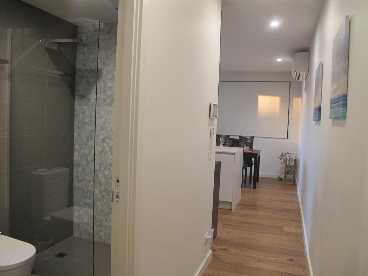 Modern 3 Bedroom Apt With Free Parking, Netflix, Wifi & Welcome Wine By Bnb Pro Melbourne Eksteriør bilde