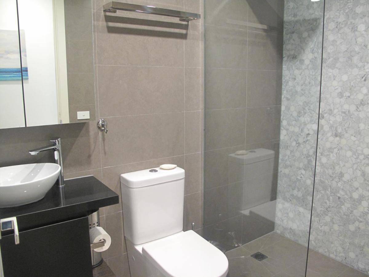Modern 3 Bedroom Apt With Free Parking, Netflix, Wifi & Welcome Wine By Bnb Pro Melbourne Eksteriør bilde