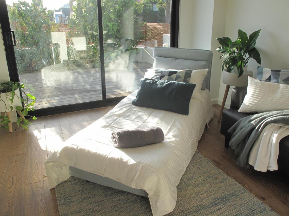 Modern 3 Bedroom Apt With Free Parking, Netflix, Wifi & Welcome Wine By Bnb Pro Melbourne Eksteriør bilde