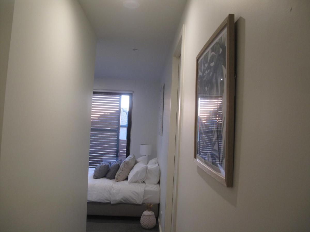 Modern 3 Bedroom Apt With Free Parking, Netflix, Wifi & Welcome Wine By Bnb Pro Melbourne Eksteriør bilde