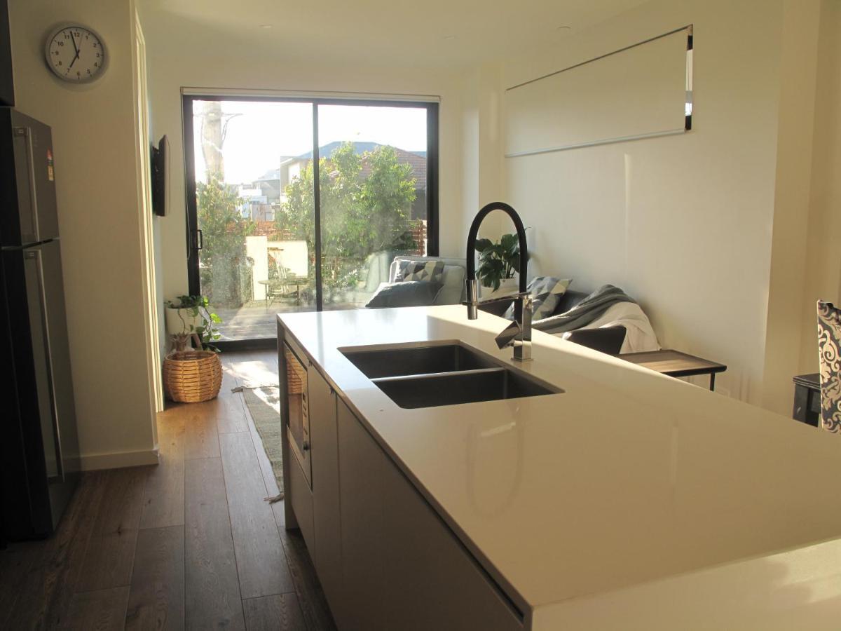 Modern 3 Bedroom Apt With Free Parking, Netflix, Wifi & Welcome Wine By Bnb Pro Melbourne Eksteriør bilde