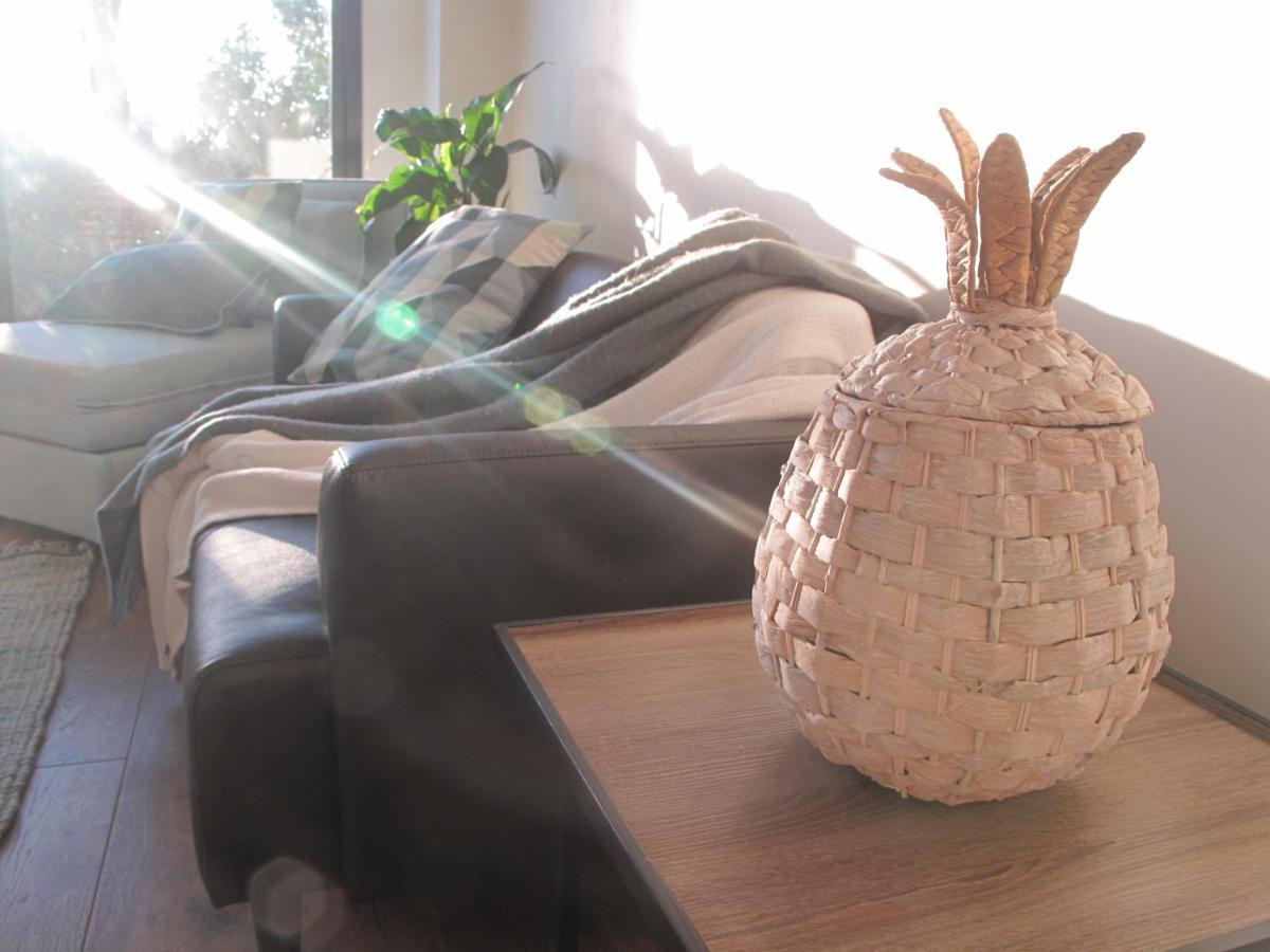 Modern 3 Bedroom Apt With Free Parking, Netflix, Wifi & Welcome Wine By Bnb Pro Melbourne Eksteriør bilde