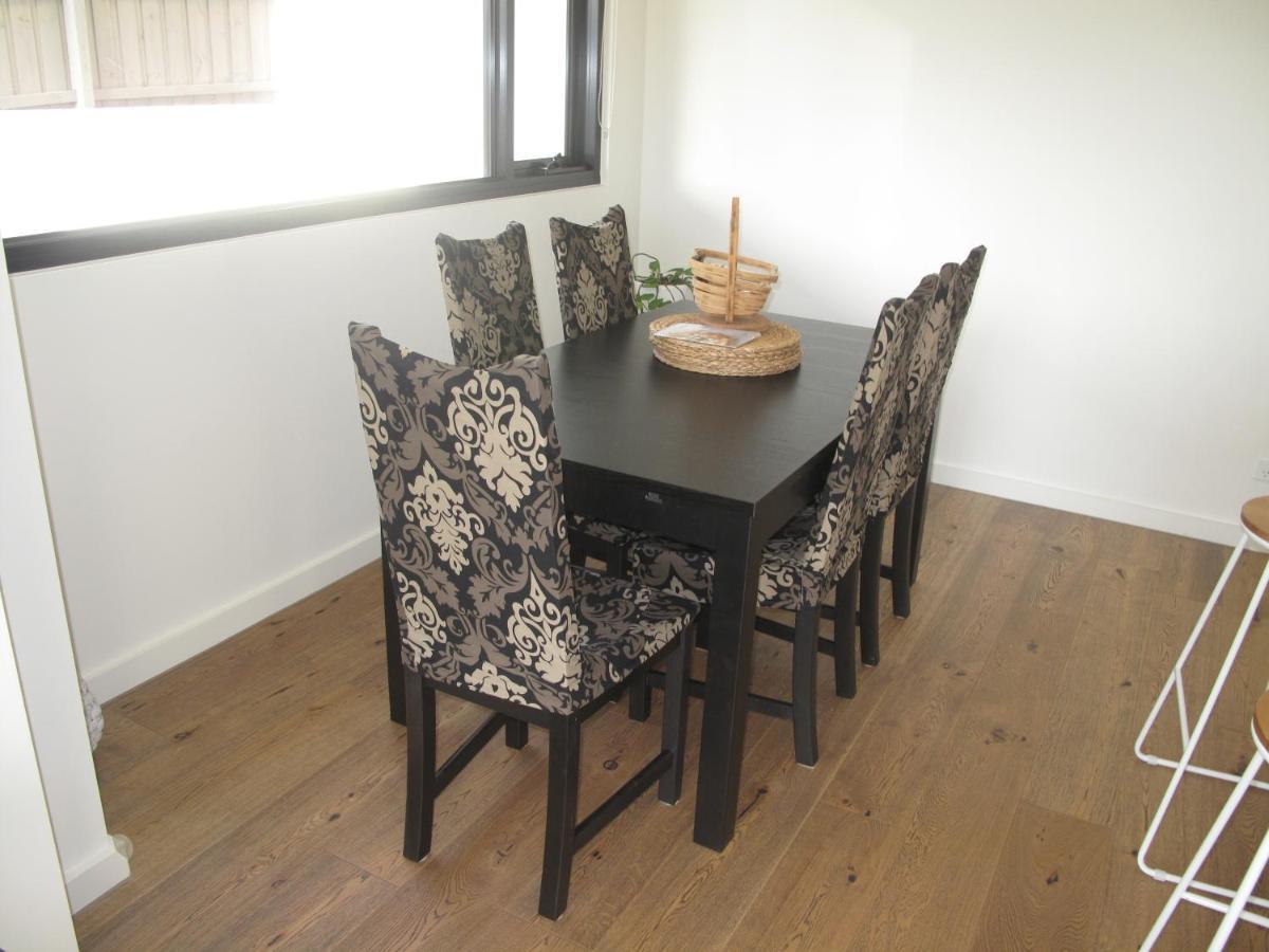 Modern 3 Bedroom Apt With Free Parking, Netflix, Wifi & Welcome Wine By Bnb Pro Melbourne Eksteriør bilde